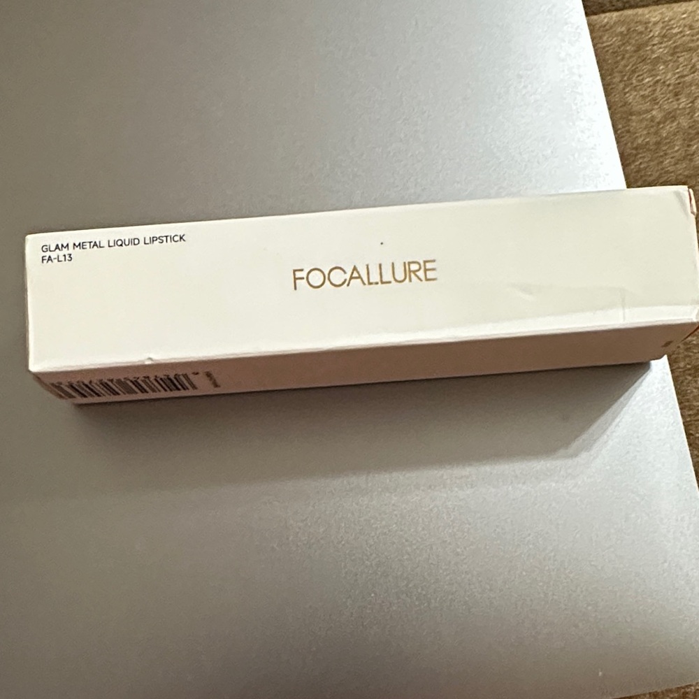 Focallure Glam Metal Lipstick in Elegant White Box